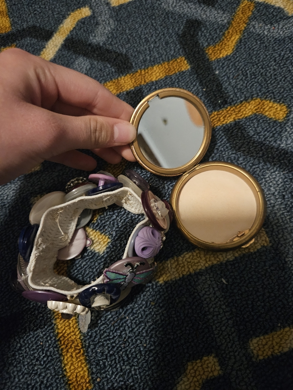 Colorful Bracelet And Compact Set - Picture 3 of 3